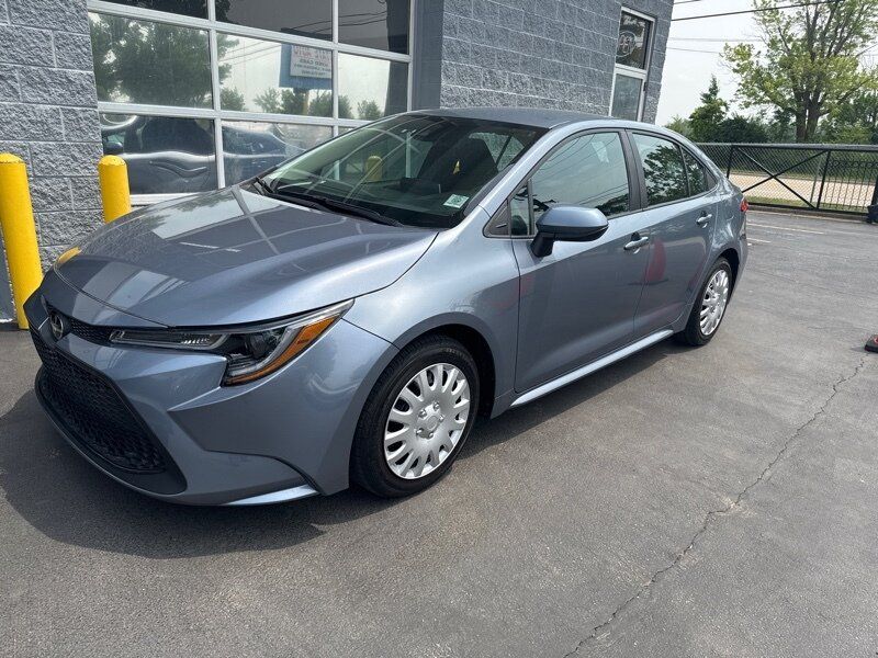 Used 2021 Toyota Corolla LE image 1