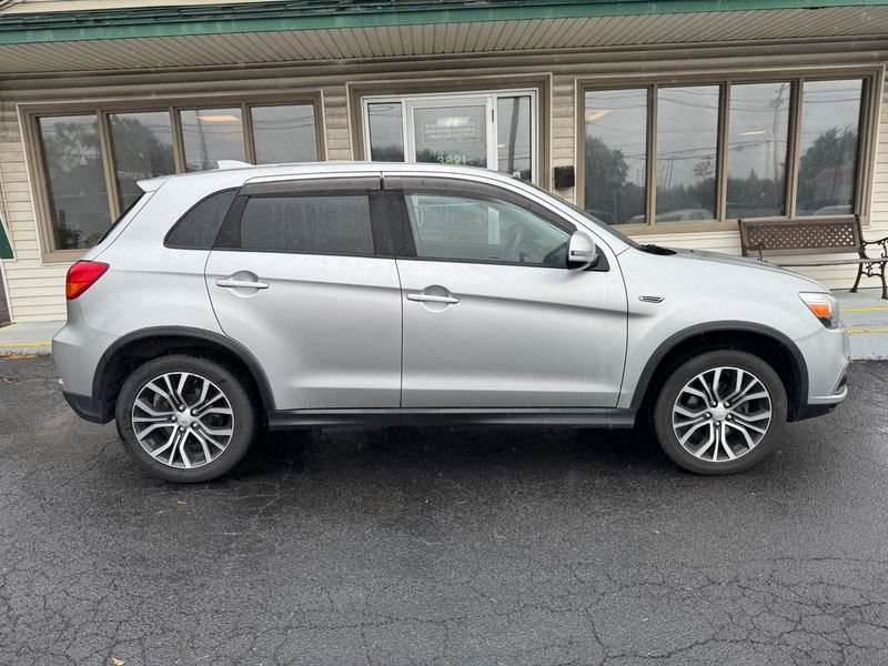 Used 2019 Mitsubishi Outlander Sport ES image 1