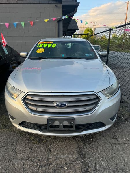 Used 2013 Ford Taurus SEL image 1