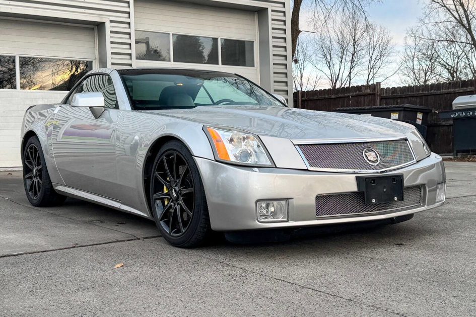 VALKEE 2 シルバー Used Cadillac XLR V for Sale - Kelley Blue Book