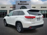 Used 2019 Toyota Highlander XLE image 3