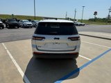 Used 2024 Jeep Grand Cherokee L Laredo image 4