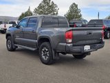 Used 2017 Toyota Tacoma TRD Off-Road image 4