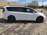 Used 2019 Chrysler Pacifica Touring-L Plus w/ Advanced Safetytec Group image 4