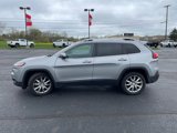Used 2017 Jeep Cherokee Limited image 2