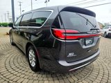 Used 2023 Chrysler Pacifica Touring-L image 6