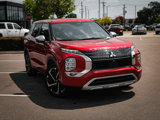 Used 2022 Mitsubishi Outlander SE image 2