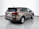 Used 2020 Kia Sorento LX image 5