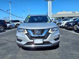 Used 2019 Nissan Rogue SV image 2