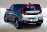 Used 2022 Kia Soul LX image 2