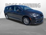 Used 2023 Chrysler Pacifica Touring-L image 6