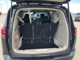 Used 2022 Chrysler Pacifica Touring-L image 5
