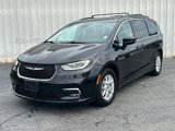 Used 2022 Chrysler Pacifica Touring-L w/ Uconnect Theater Family Group image 2