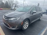Used 2018 Chrysler Pacifica Limited image 2
