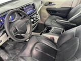 Used 2022 Chrysler Pacifica Touring-L image 5