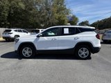 Used 2023 GMC Terrain SLE w/ Driver Convenience Package image 2