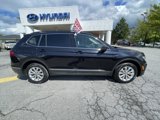 Used 2018 Volkswagen Tiguan SE w/ Panoramic Sunroof Package image 2