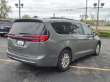 Used 2022 Chrysler Pacifica Touring-L image 4