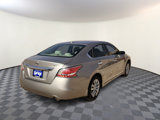 Used 2015 Nissan Altima 2.5 S w/ Display Audio Package image 4