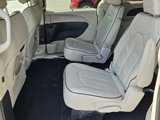 Used 2017 Chrysler Pacifica Limited image 4