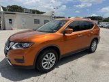 Used 2017 Nissan Rogue SV image 3