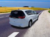 Used 2022 Chrysler Voyager LX image 5