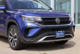 Certified 2022 Volkswagen Taos SE image 3