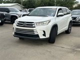 Used 2017 Toyota Highlander LE image 3
