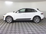 Certified 2022 Porsche Macan image 2