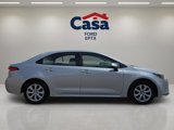 Used 2022 Toyota Corolla LE image 2