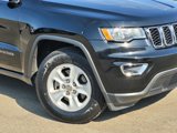 Used 2017 Jeep Grand Cherokee Laredo w/ Quick Order Package 2BE image 3