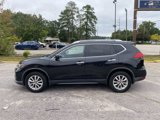 Used 2017 Nissan Rogue SV w/ SV Premium Package image 2