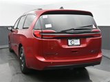 New 2025 Chrysler Pacifica Select image 4