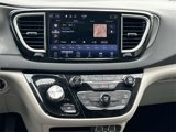 Used 2022 Chrysler Pacifica Touring-L image 4