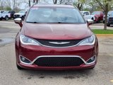 Used 2019 Chrysler Pacifica Limited image 2