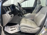 Used 2016 Toyota Highlander Limited image 3