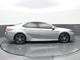 Used 2020 Toyota Camry SE image 2