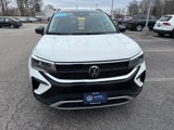 Certified 2024 Volkswagen Taos SE w/ Panoramic Sunroof Package image 3