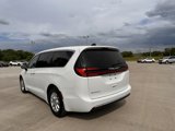 Used 2023 Chrysler Pacifica Touring-L image 6