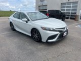 Used 2022 Toyota Camry SE image 3