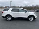 Used 2018 Ford Explorer XLT image 2