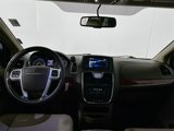 Used 2016 Chrysler Town & Country Touring image 3