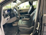 Used 2023 Chrysler Pacifica Touring-L image 5