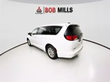 Used 2022 Chrysler Voyager LX image 5