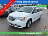 Used 2016 Chrysler Town & Country Touring-L image 3