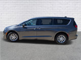 Used 2022 Chrysler Voyager LX image 4