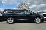 New 2025 Chrysler Pacifica Select image 3