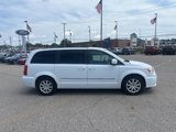 Used 2014 Chrysler Town & Country Touring image 4