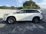 Used 2017 Toyota Highlander XLE image 2