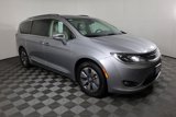 Used 2019 Chrysler Pacifica Limited w/ Advanced Safetytec Group image 2